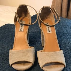 Steve Madden Taupe Suede Stacked Heels size 8